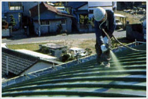 金属屋根 スプレー式ウレタン防水工事